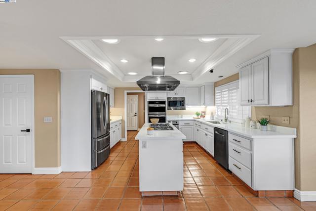 20340 Hunters Knls, Castro Valley CA: https://media.crmls.org/mediaz/5fb43188-deb5-422a-a69c-c6fe96a7a22a.jpg