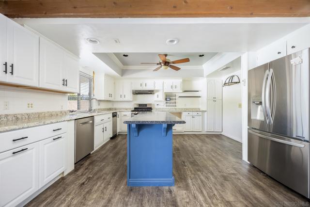 26463 Hamre Pl, Hemet CA: https://media.crmls.org/mediaz/5fb43e77-37d5-418c-8098-d7e60dab7c89.jpg