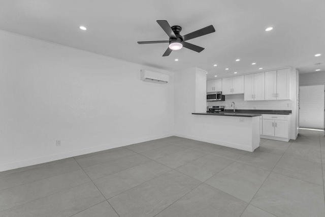 44635 San Carlos Avenue, Palm Desert CA: https://media.crmls.org/mediaz/5fb47fa4-7330-4308-a984-460c3e4d6b71.jpg