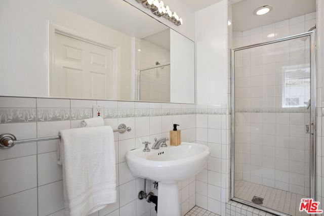 314 22nd Street, Santa Monica CA: https://media.crmls.org/mediaz/5fb4b3db-f864-4bd5-84bd-c965641e89bf.jpg