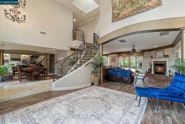 2550 E Jenny Ave, Fresno CA: https://media.crmls.org/mediaz/5fb515aa-7c4e-48fb-a20a-21ed28710fdf.jpg