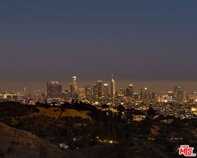 3306 Deronda Drive, Los Angeles CA: https://media.crmls.org/mediaz/5fb523bb-0de0-4aae-866e-770fcb504c1b.jpg
