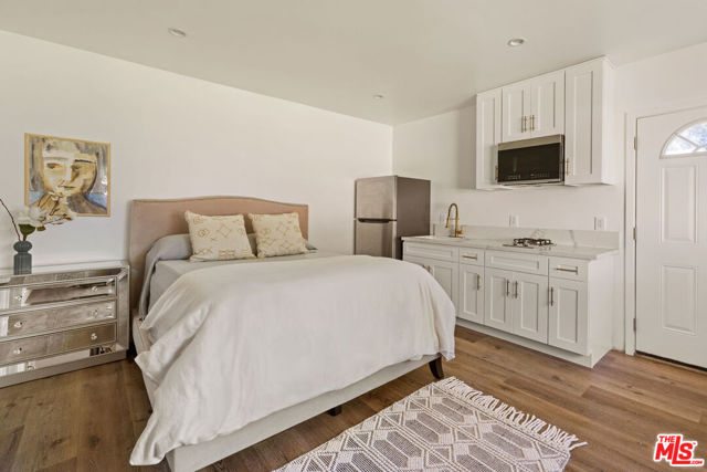 11855 Tiara Street, Valley Village CA: https://media.crmls.org/mediaz/5fb57eed-06af-49a5-a44c-23519ca12882.jpg