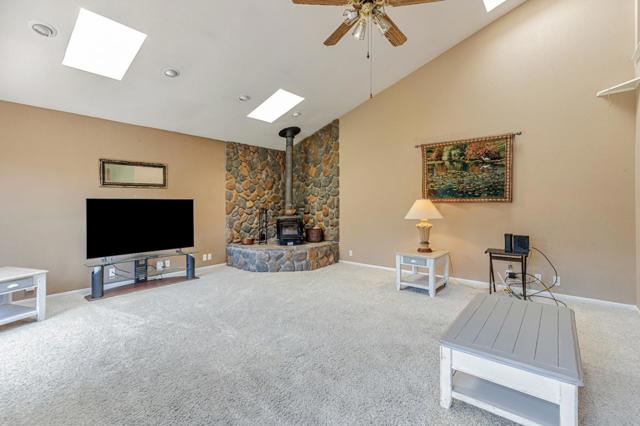 1298 Hersman Drive, Gilroy CA: https://media.crmls.org/mediaz/5fb59e2a-d033-4576-b8c6-d27e5e2176be.jpg