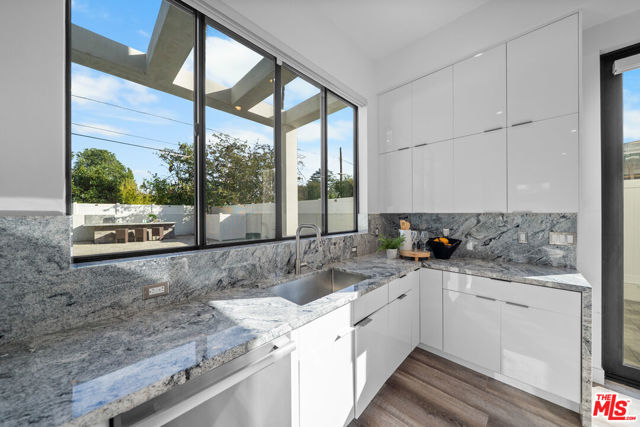 5812 Willis Avenue, Sherman Oaks CA: https://media.crmls.org/mediaz/5fb62d54-46a5-4cb7-9b64-3c9d56dd7ec2.jpg