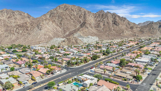 53945 Eisenhower Drive, La Quinta CA: https://media.crmls.org/mediaz/5fb650a8-18bd-4ae9-ae71-f2d3408c2ec3.jpg