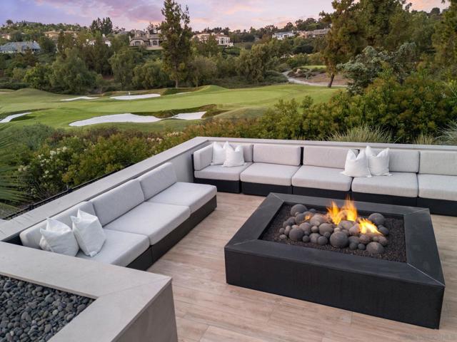 5986 Greensview Ct, Rancho Santa Fe CA: https://media.crmls.org/mediaz/5fb70189-a560-46a5-aba4-f6984b6d05e6.jpg
