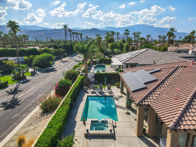 17 Corte Del Sol, Rancho Mirage CA: https://media.crmls.org/mediaz/5fb74d70-77f2-44b5-93b8-19e9e6f3e848.jpg