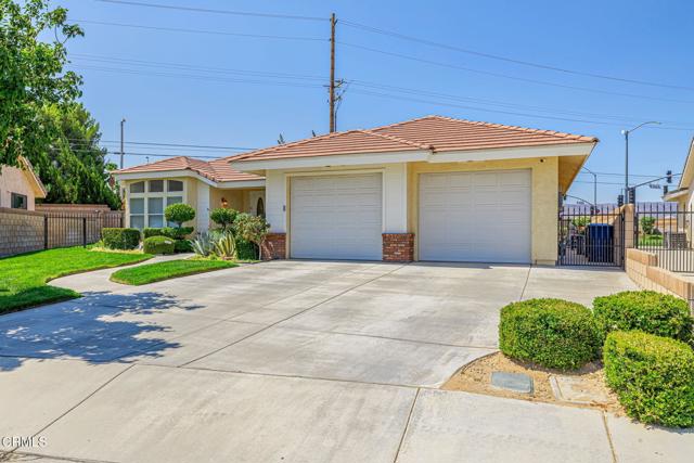 Detail Gallery Image 4 of 50 For 3846 Spice St, Lancaster,  CA 93536 - 4 Beds | 2/1 Baths