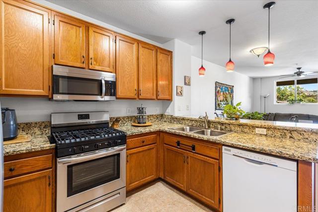 1463 Paseo Aurora, San Diego CA: https://media.crmls.org/mediaz/5fb83338-ecab-464f-b98b-b0417f7d9220.jpg