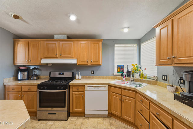 Detail Gallery Image 13 of 29 For 2400 E Pleasant Valley Rd #108,  Oxnard,  CA 93033 - 3 Beds | 2 Baths