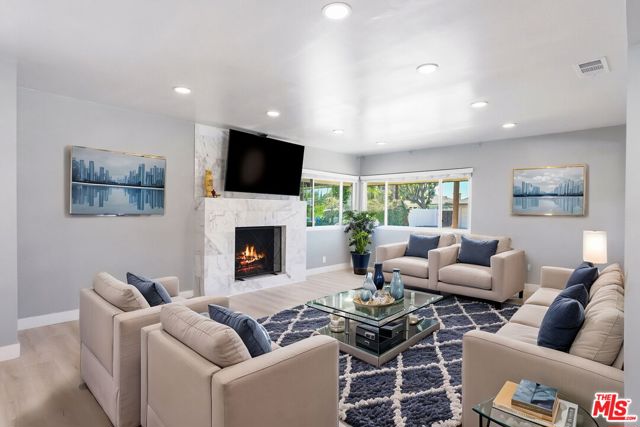 8901 Rubio Avenue, North Hills CA: https://media.crmls.org/mediaz/5fba4c4b-ff4b-403e-a928-0ef0c2356367.jpg