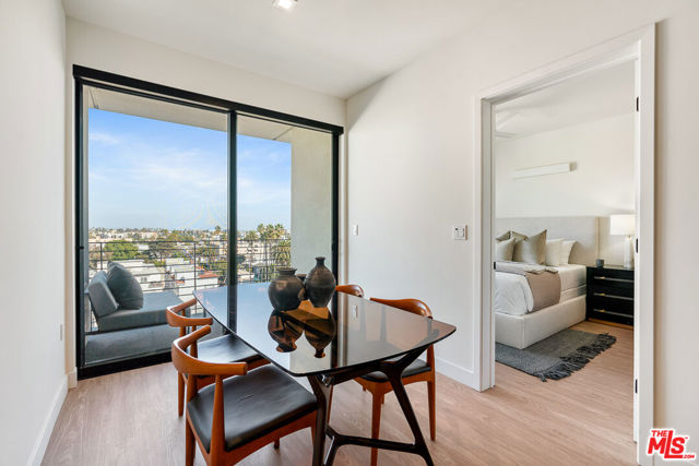 3688 Overland Avenue, Los Angeles CA: https://media.crmls.org/mediaz/5fba7735-c803-4e92-b624-07e825fc42c2.jpg