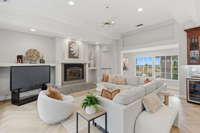 1031 Millbrook Court, Walnut Creek CA: https://media.crmls.org/mediaz/5fbb0682-327a-476c-ba9d-9ae3e1b7d6cf.jpg