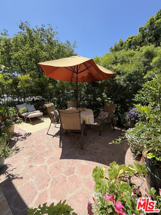 1202 Lost Point Lane, Oxnard CA: https://media.crmls.org/mediaz/5fbb8c0d-b967-4341-a0f9-572b32d540f3.jpg