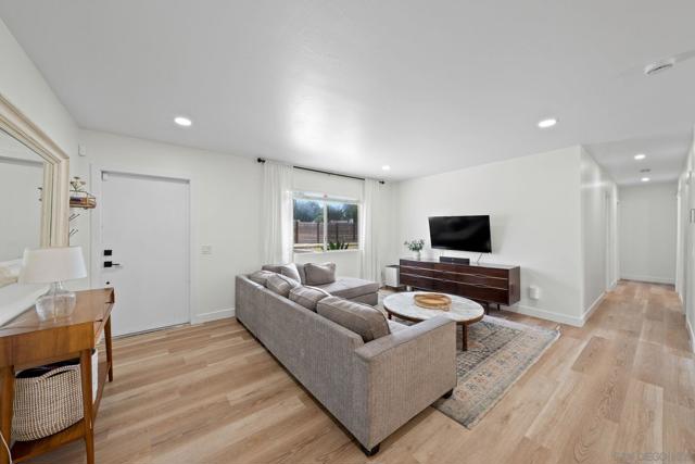 12244 Lakeshore Drive, Lakeside CA: https://media.crmls.org/mediaz/5fbb92ff-6631-4563-9c8e-9e8c5c2bf089.jpg