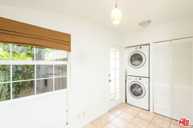 11425 Burnham Street, Los Angeles CA: https://media.crmls.org/mediaz/5fbc90de-758f-4033-b3b8-ae17a227c5fd.jpg