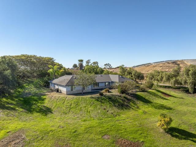 Detail Gallery Image 2 of 53 For 1420 Wilshire Rd, Fallbrook,  CA 92028 - 3 Beds | 2/1 Baths