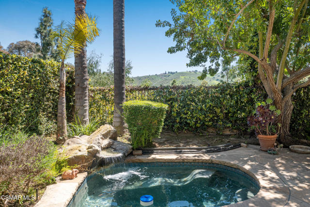 4126 Sterlingview Drive, Moorpark CA: https://media.crmls.org/mediaz/5fbdab43-0931-4df1-8e83-e0116ff50502.jpg