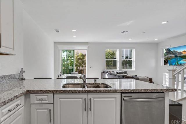 Detail Gallery Image 13 of 49 For 10427 Graphite St, Spring Valley,  CA 91977 - 3 Beds | 2/1 Baths