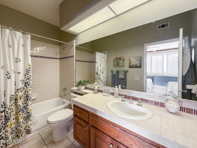 11535 Northdale Drive, Moorpark CA: https://media.crmls.org/mediaz/5fbe6e67-7ec6-4739-bbef-0c7a97707dff.jpg