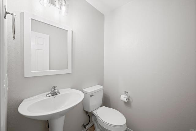 Detail Gallery Image 15 of 39 For 638 Sumner Way #2,  Oceanside,  CA 92058 - 4 Beds | 2/1 Baths