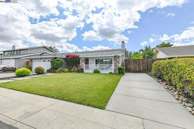 1047 Innsbruck St, Livermore CA: https://media.crmls.org/mediaz/5fbec457-6d0f-45fb-bcb0-32ad6732cc14.jpg