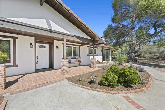752 Quiet Place, Escondido CA: https://media.crmls.org/mediaz/5fbee3fb-faa2-44fa-a97a-ee5a13e3927a.jpg