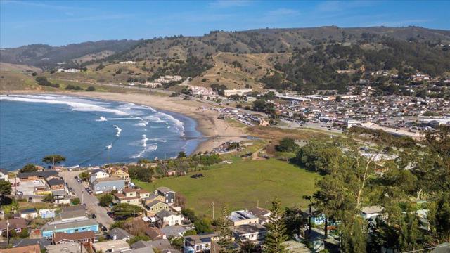 268 Olympian Way, Pacifica CA: https://media.crmls.org/mediaz/5fbf0a41-8fbb-488c-87e9-4791b79433b0.jpg