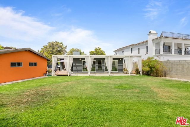 3229 Rosewood Avenue, Los Angeles CA: https://media.crmls.org/mediaz/5fbf49fb-3422-4fb2-bc05-829a2603d008.jpg