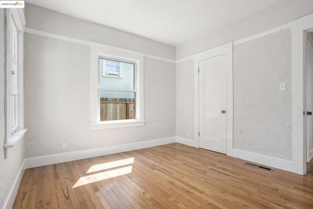Image 17 of 28 For 1252 Russell St