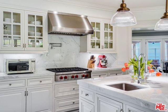 6277 Sea Star Drive, Malibu CA: https://media.crmls.org/mediaz/5fbf8886-41e7-4f05-8549-8594c5bc5bd8.jpg
