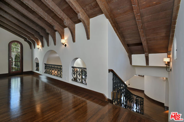 4352 Forman Avenue, Toluca Lake CA: https://media.crmls.org/mediaz/5fbf9837-4f29-48c7-8a81-d17cb099577c.jpg