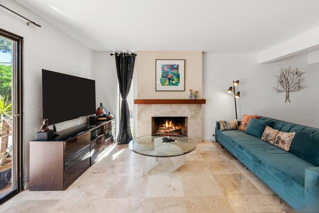 13414 Calle Colina, Poway CA: https://media.crmls.org/mediaz/5fbfd032-c877-4047-a7db-352c0757318b.jpg