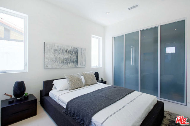 429 N Sweetzer Avenue, Los Angeles CA: https://media.crmls.org/mediaz/5fbfd47f-c406-485c-a4ec-f34603d20949.jpg