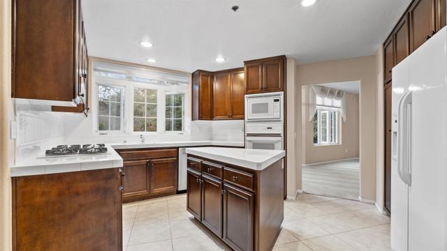 2894 Torrey Pines Rd, La Jolla CA: https://media.crmls.org/mediaz/5fc09584-6744-4a77-98ce-f2fe15110825.jpg