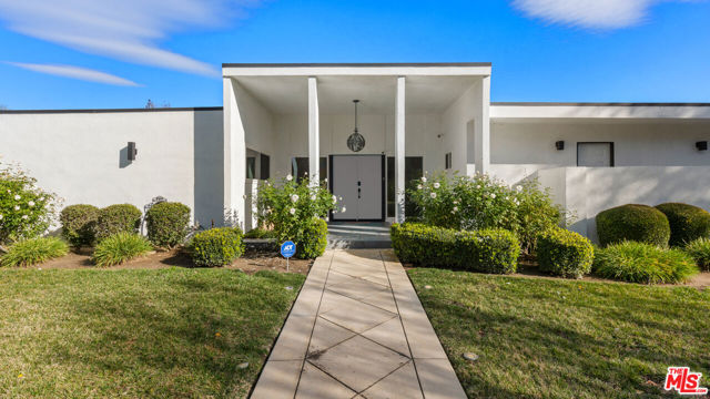 6228 Sale Avenue, Woodland Hills CA: https://media.crmls.org/mediaz/5fc0b40c-e584-4003-a24e-ef4fe435c1ef.jpg