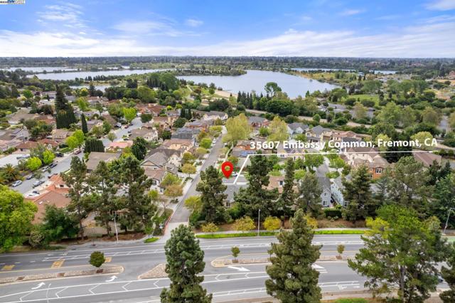 35607 Embassy Common, Fremont CA: https://media.crmls.org/mediaz/5fc0c118-e246-42f1-be7b-34cd8e8b0e9a.jpg