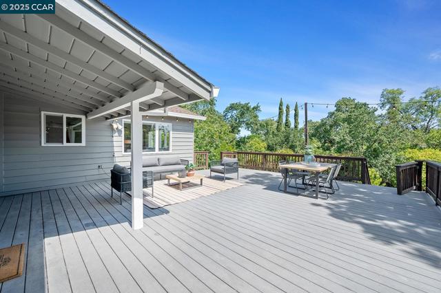 196 Miramonte Rd, Walnut Creek CA: https://media.crmls.org/mediaz/5fc0e455-213c-4dc9-8c91-56cb04f6621c.jpg