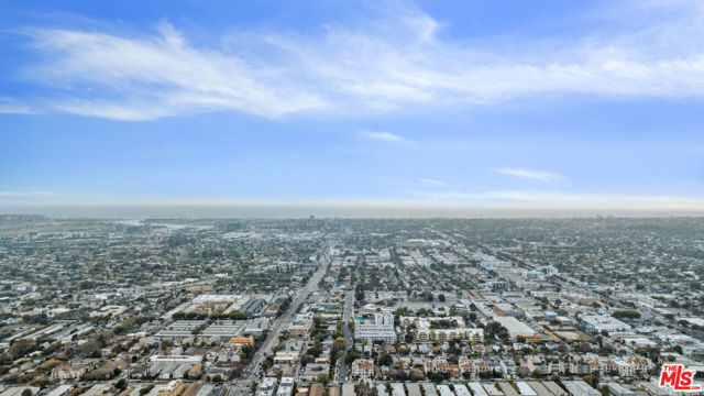 3976 Mclaughlin Avenue, Los Angeles CA: https://media.crmls.org/mediaz/5fc1110e-0ac0-469e-9d3d-d6a4027cf9b5.jpg
