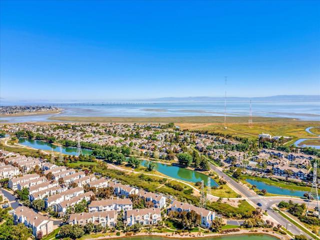 585 Shoal Circle,  CA: https://media.crmls.org/mediaz/5fc12295-147b-4f7b-a127-287d1f4b8b26.jpg