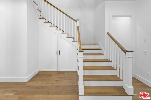 2590 Amherst Avenue, Los Angeles CA: https://media.crmls.org/mediaz/5fc2e0aa-349b-4143-bddd-6292ea5f498e.jpg