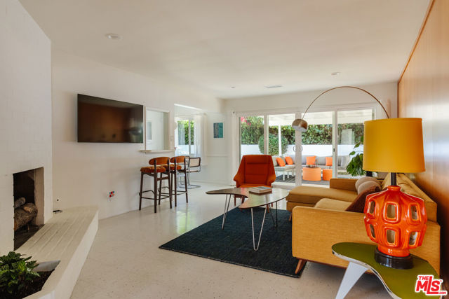 4220 Hillcrest Drive, Los Angeles CA: https://media.crmls.org/mediaz/5fc38e26-bdea-4d9a-94c6-e477d18579f6.jpg