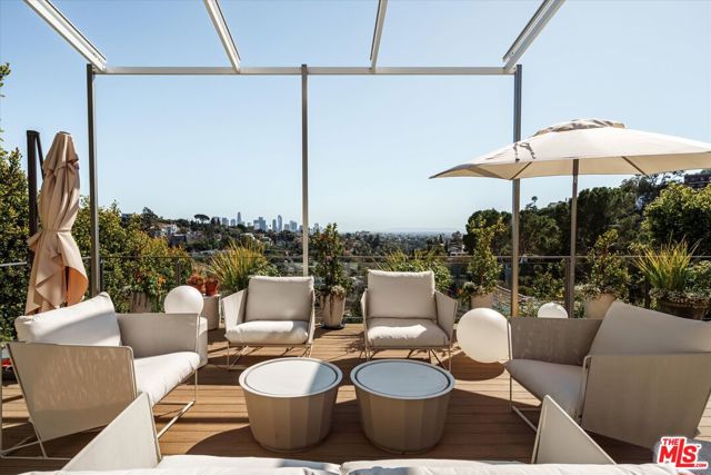 3042 Landa Street, Los Angeles CA: https://media.crmls.org/mediaz/5fc3a3c7-39f4-41cf-8ad5-369adbefd094.jpg