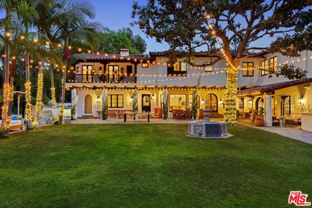 9451 Sunset Boulevard, Beverly Hills CA: https://media.crmls.org/mediaz/5fc3b902-55ff-4988-8388-1a030360cfbe.jpg