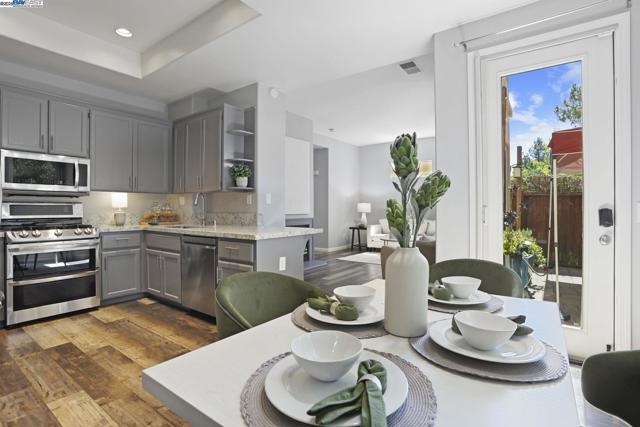 5244 Armani Ct, Pleasanton CA: https://media.crmls.org/mediaz/5fc3b9ac-c4bd-4b7f-bea8-a9b3a84b209e.jpg