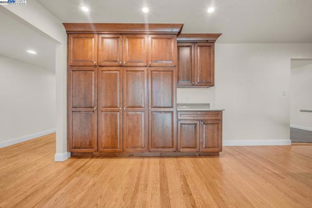 1876 Lynwood Dr, Concord CA: https://media.crmls.org/mediaz/5fc42ba8-fee5-43c0-867a-8916b9c7de42.jpg