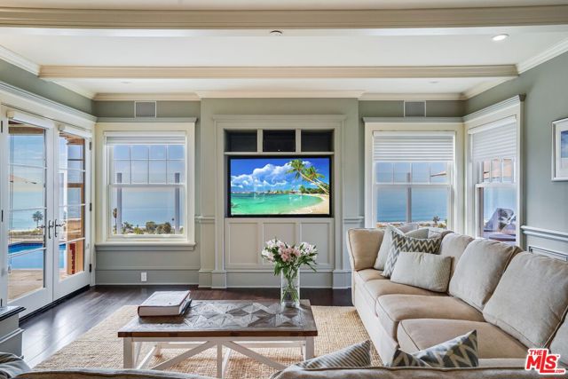 6277 Sea Star Drive, Malibu CA: https://media.crmls.org/mediaz/5fc46364-7a77-4162-8a77-e4b28ae80d11.jpg