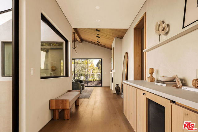 11556 Blix Street, Valley Village CA: https://media.crmls.org/mediaz/5fc469f3-2658-409d-b4f6-d35501f8b086.jpg