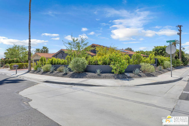 67795 Medano Road, Cathedral City CA: https://media.crmls.org/mediaz/5fc494aa-e38d-4433-9fd9-a6382ae9985a.jpg